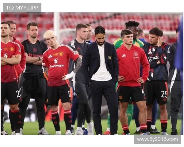 曼联新赛季锋线重组：库尼亚、姆贝乌莫领衔，新 9 号引援加速(2)